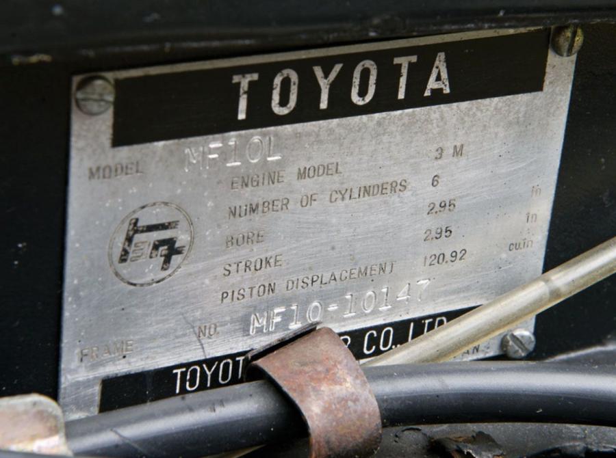  Toyota 2000GT 1967 года  (фото 21 из 27)